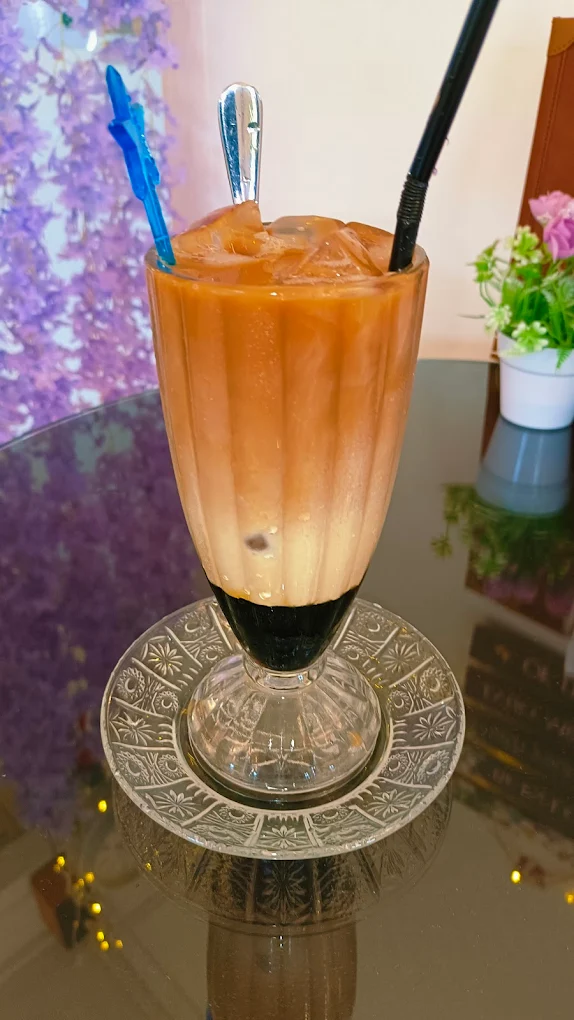 Three-layer milk tea (Photo credit: Mani)